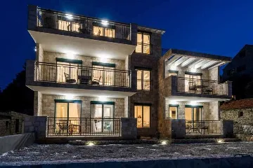 Poolside Apartment for 2 with Sea Views in Goveđari