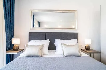 Poolside Apartment for 2 with Sea Views in Goveđari