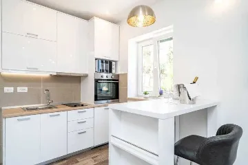 Poolside Apartment for 2 with Sea Views in Goveđari