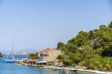 Poolside Apartment for 2 with Sea Views in Goveđari