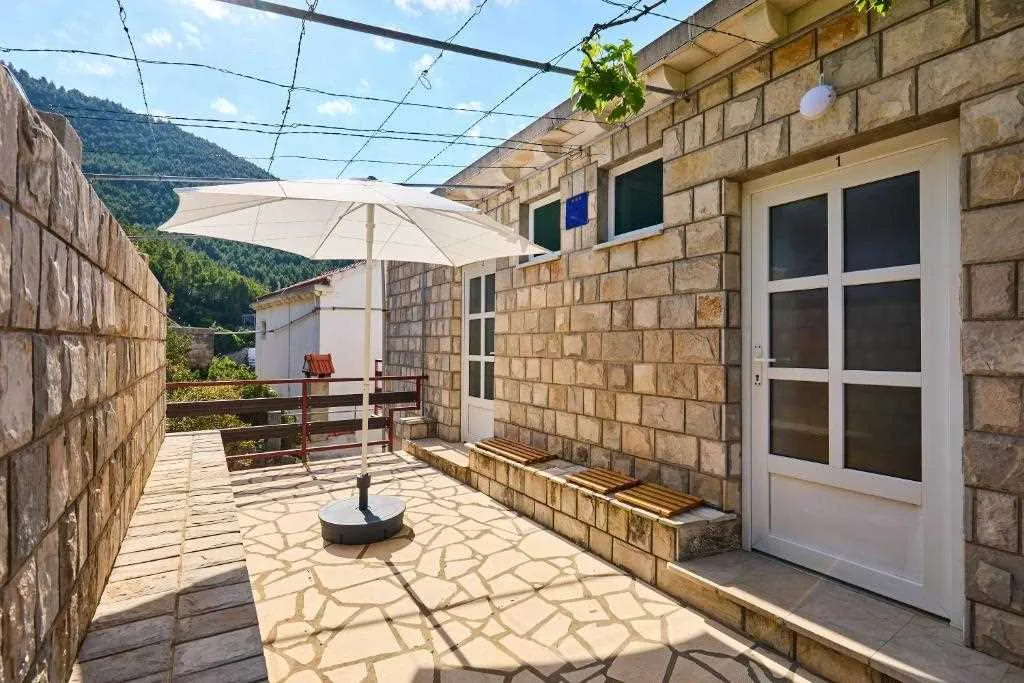 Apartment for 2 Guests with Balcony in Babino Polje