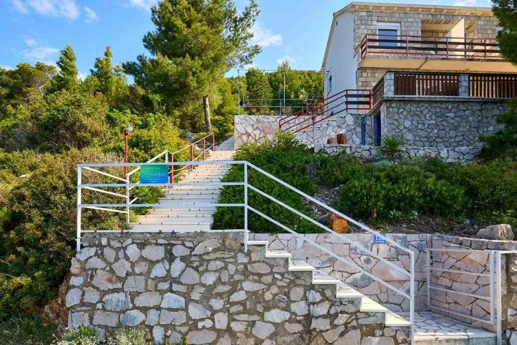 Apartment for 2 Guests with Balcony in Babino Polje