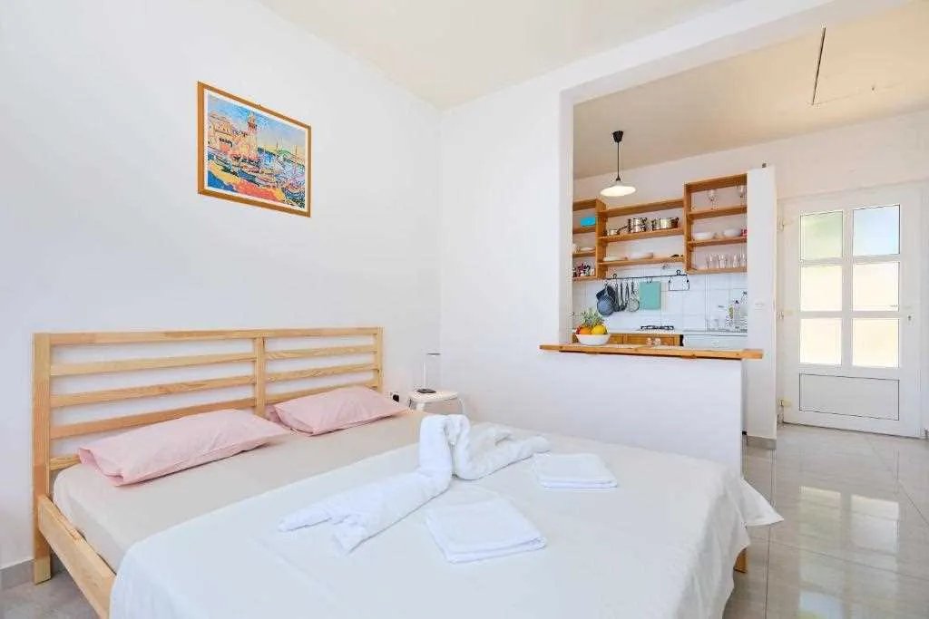 Apartment for 2 Guests with Balcony in Babino Polje