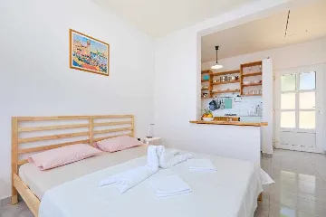 Apartment for 2 Guests with Balcony in Babino Polje