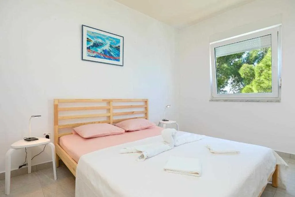 Apartment for 2 with Private Balcony in Babino Polje