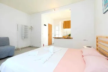 Apartment for 2 with Private Balcony in Babino Polje