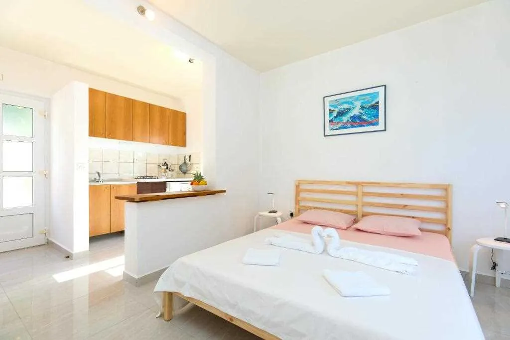 Apartment for 2 with Private Balcony in Babino Polje