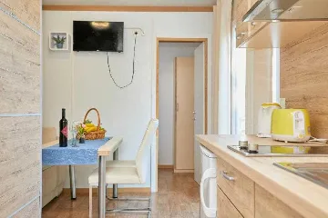 Tiny House Mobile Home in Babino Polje (Up to 5)