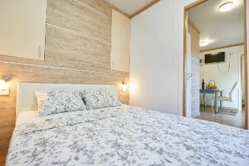 Tiny House Mobile Home in Babino Polje (Up to 5)