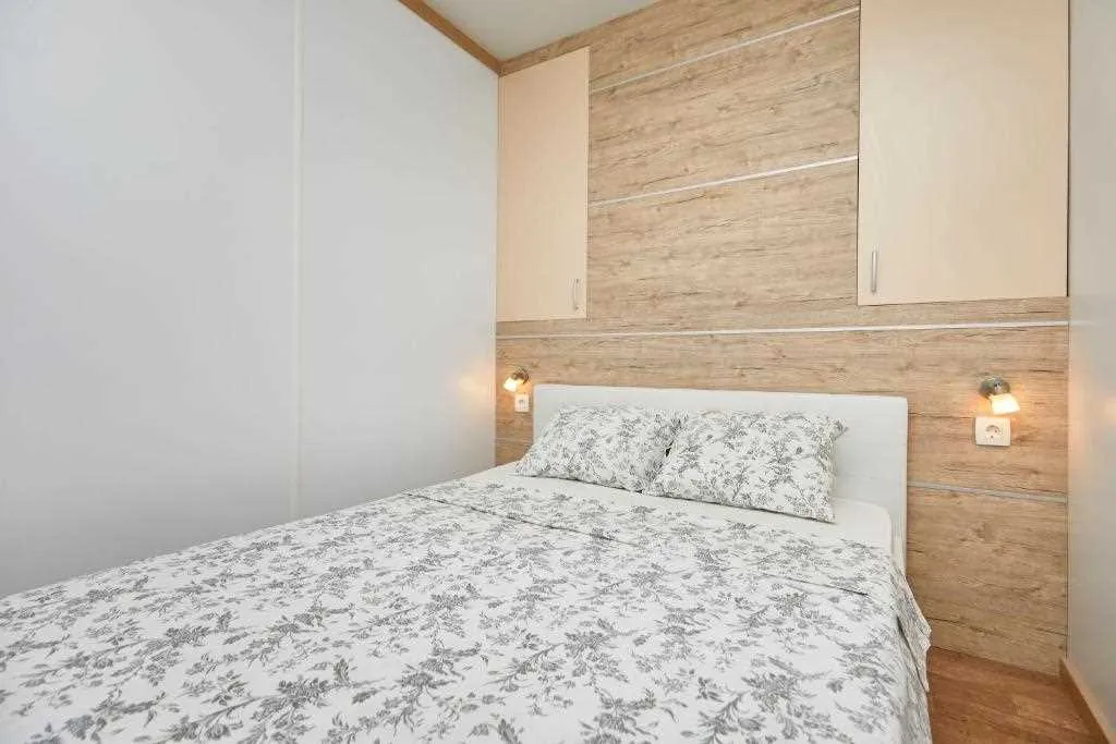 Tiny House Mobile Home in Babino Polje (Up to 5)