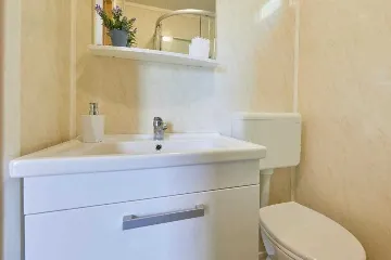 Tiny House Mobile Home in Babino Polje (Up to 5)