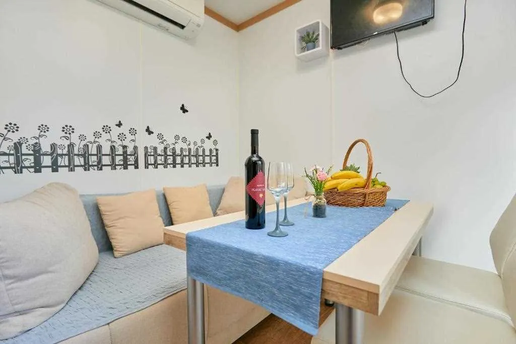 Tiny House Mobile Home in Babino Polje (Up to 5)