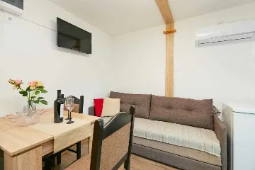 Tiny Mobile Home with Terrace in Babino Polje