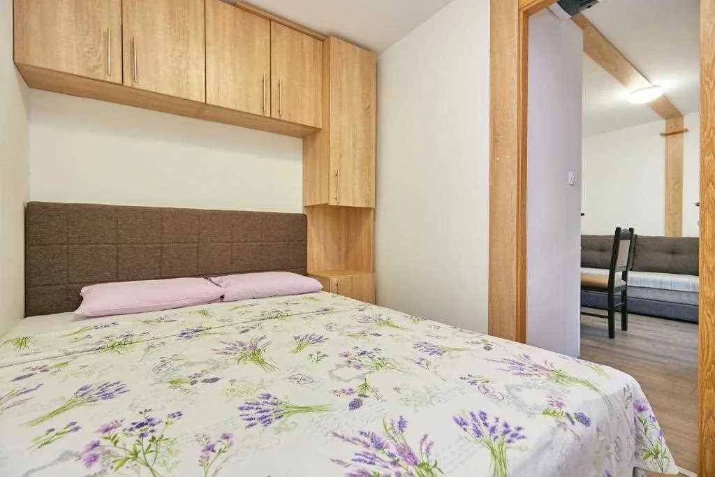 Tiny Mobile Home with Terrace in Babino Polje