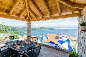 3-Bedroom Apartment with Private Pool in Babino Polje