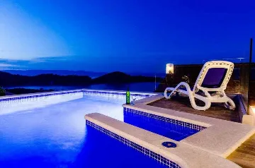 3-Bedroom Apartment with Private Pool in Babino Polje