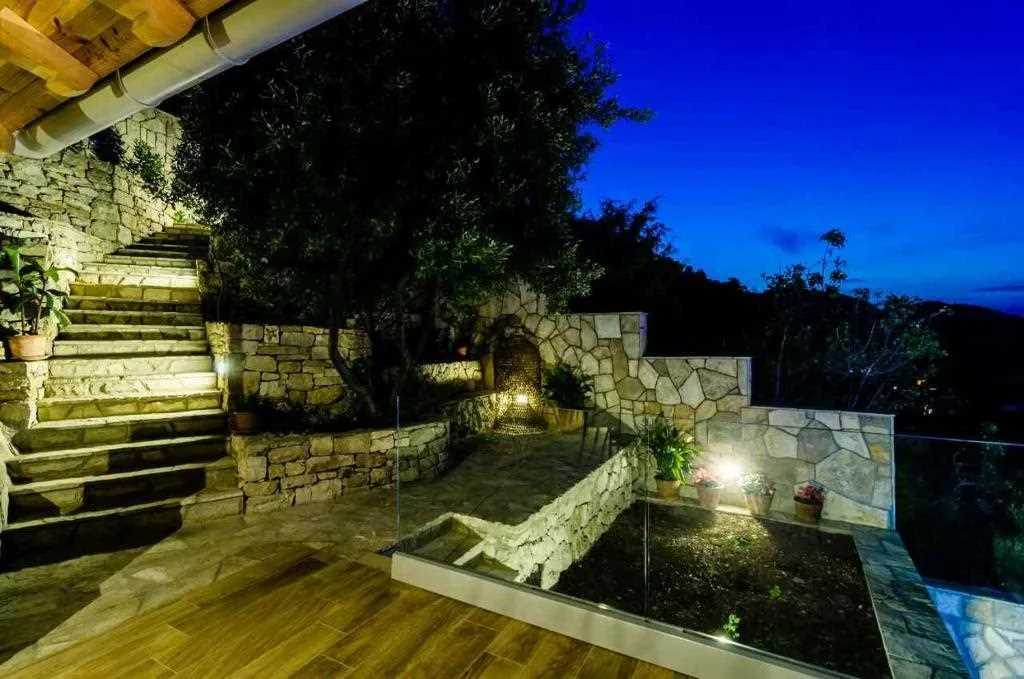 3-Bedroom Apartment with Private Pool in Babino Polje