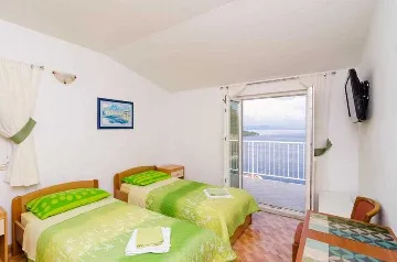 3-Bedroom Apartment with Private Pool in Babino Polje