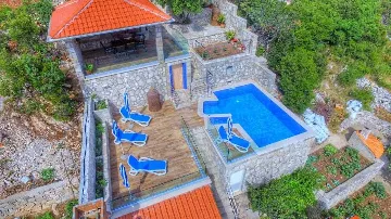 3-Bedroom Apartment with Private Pool in Babino Polje