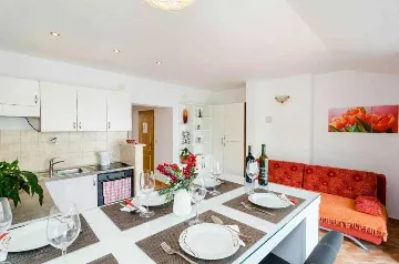 3-Bedroom Apartment with Private Pool in Babino Polje