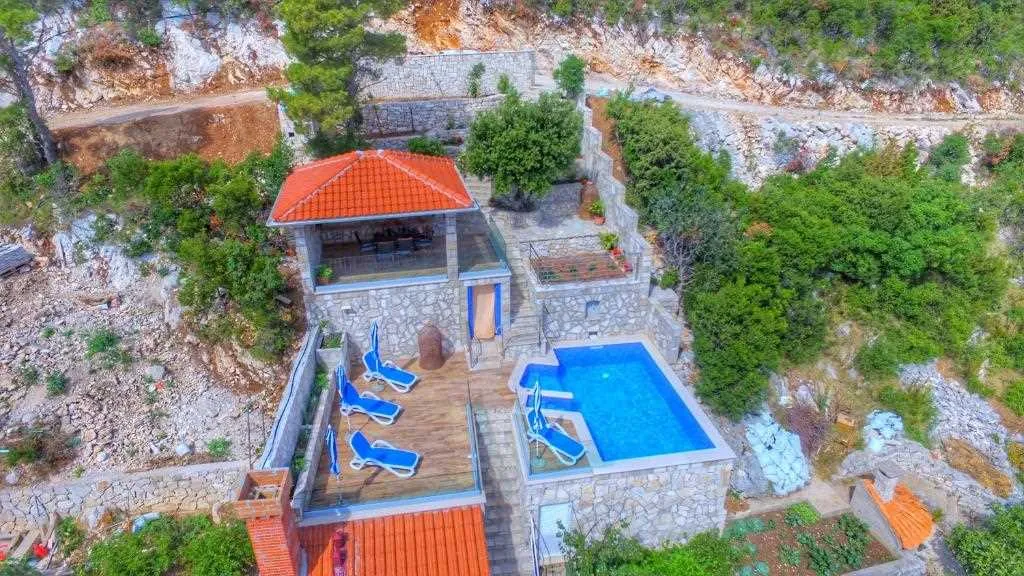 3-Bedroom Apartment with Private Pool in Babino Polje