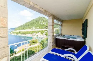 Apartment with Private Jacuzzi in Babino Polje