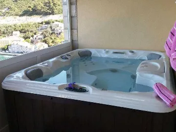 Apartment with Private Jacuzzi in Babino Polje