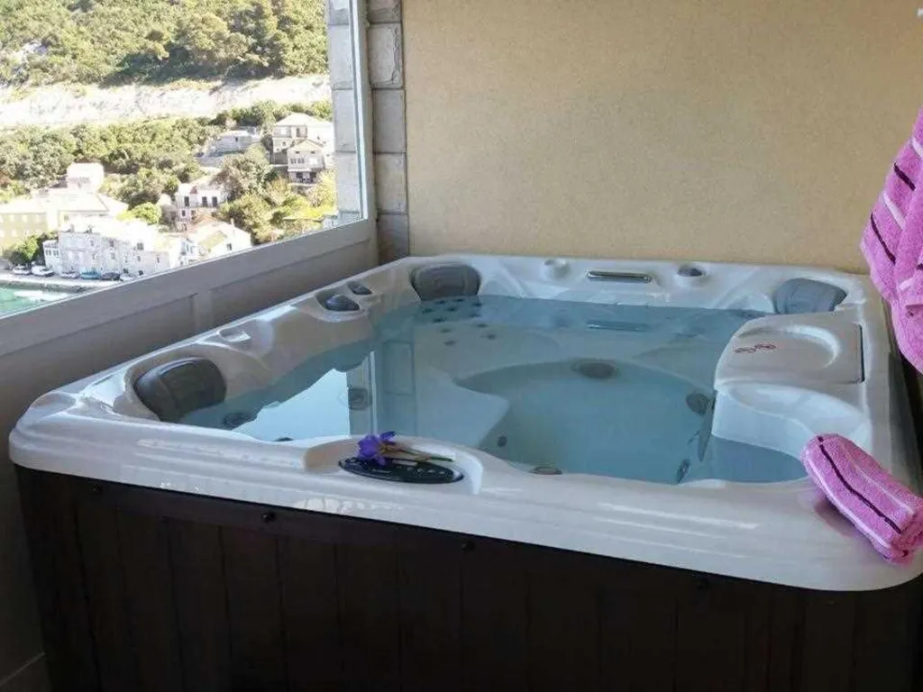 Apartment with Private Jacuzzi in Babino Polje
