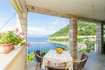 Apartment with Private Jacuzzi in Babino Polje