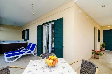 Apartment with Private Jacuzzi in Babino Polje