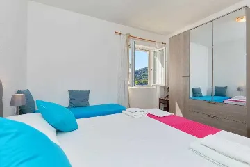 2-Bedroom Apartment with Sea-View Balcony in Prožura