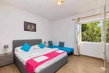2-Bedroom Apartment with Sea-View Balcony in Prožura