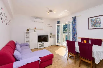2-Bedroom Apartment with Sea-View Balcony in Prožura