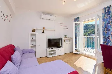 2-Bedroom Apartment with Sea-View Balcony in Prožura