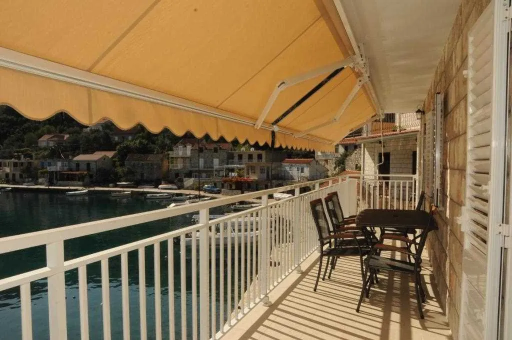 2-Bedroom Apartment with Sea-View Balcony in Prožura