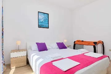 2-Bedroom Apartment with Sea-View Balcony in Prožura