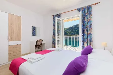 2-Bedroom Apartment with Sea-View Balcony in Prožura