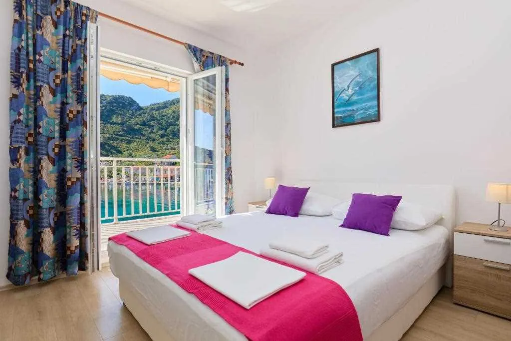 2-Bedroom Apartment with Sea-View Balcony in Prožura