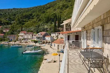 2-Bedroom Apartment with Sea-View Balcony in Prožura