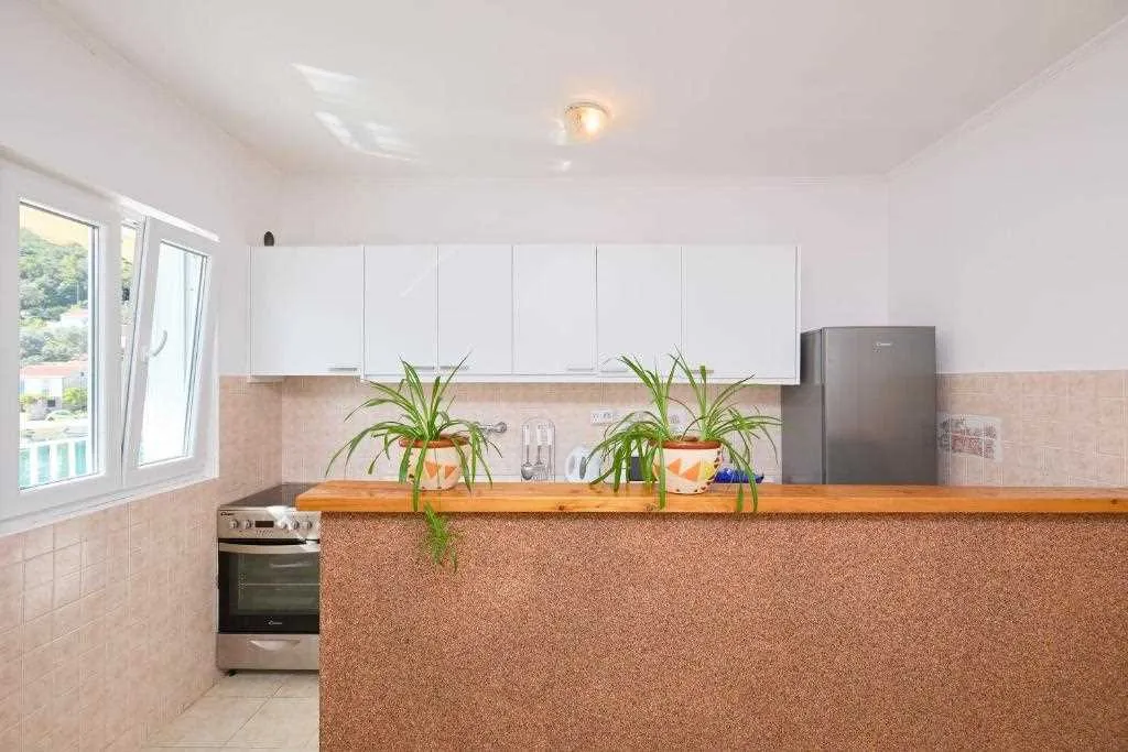 2-Bedroom Apartment with Sea-View Balcony in Prožura
