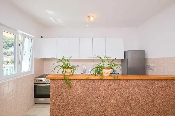 2-Bedroom Apartment with Sea-View Balcony in Prožura