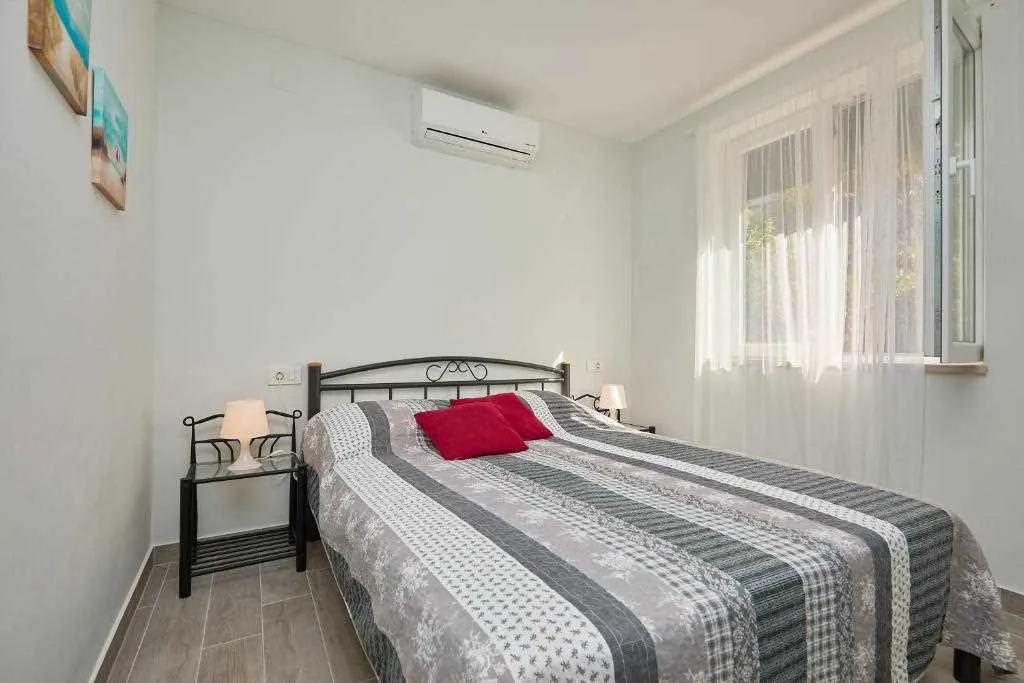 Apartment in Prožura with Sea-View Balcony
