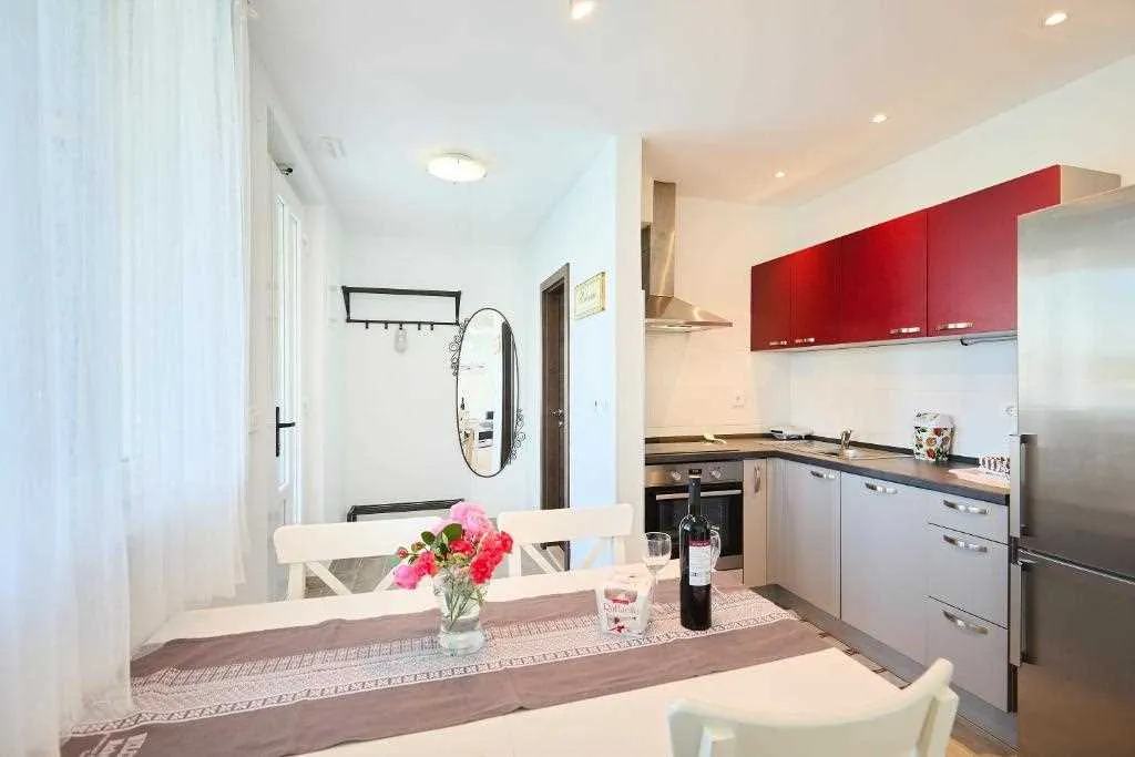 Apartment in Prožura with Sea-View Balcony