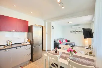 Apartment in Prožura with Sea-View Balcony