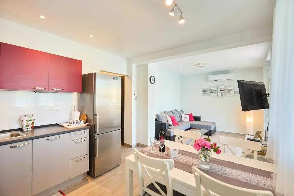 Apartment in Prožura with Sea-View Balcony