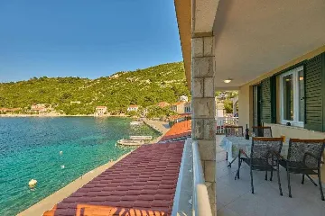 Apartment in Prožura with Sea-View Balcony
