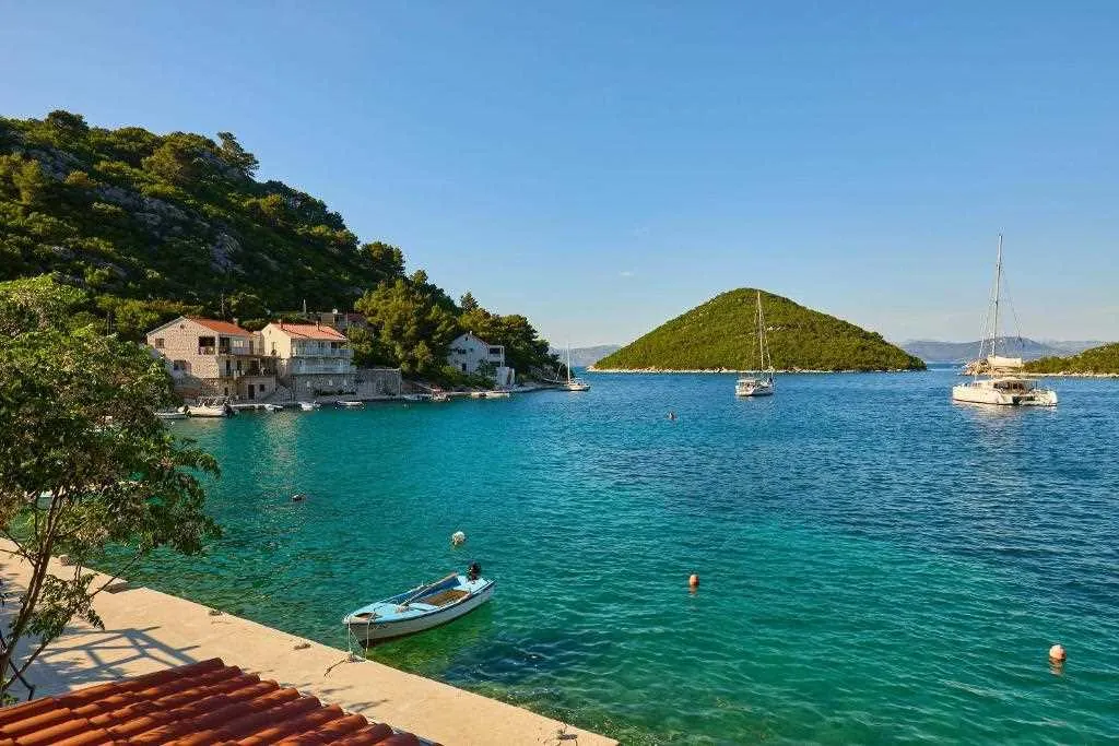 Apartment in Prožura with Sea-View Balcony
