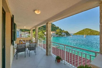 Apartment in Prožura with Sea-View Balcony