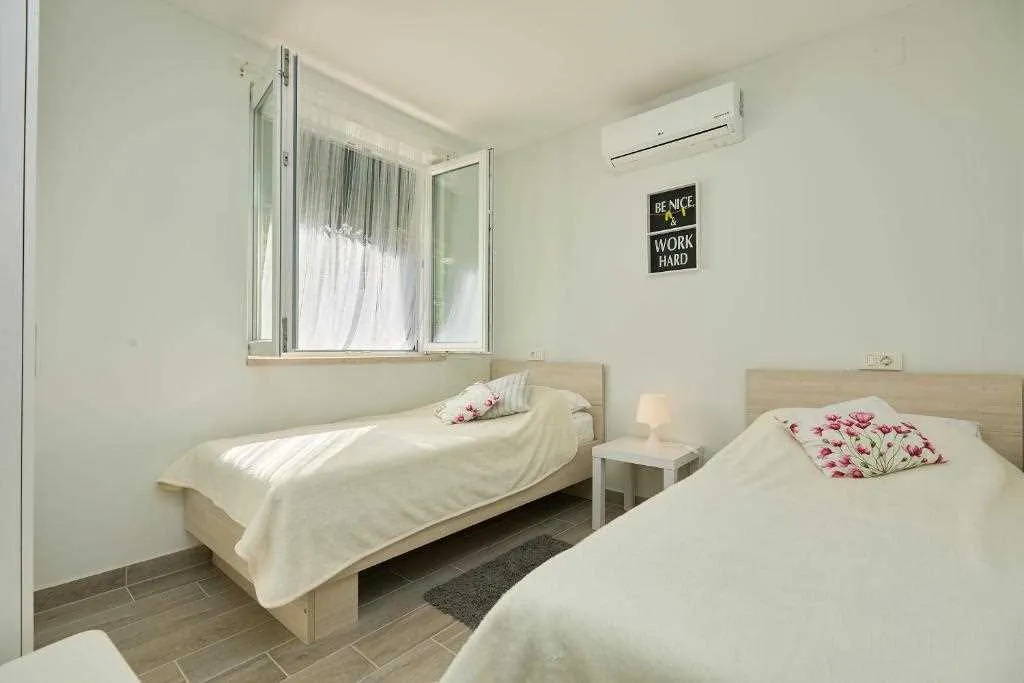 Apartment in Prožura with Sea-View Balcony