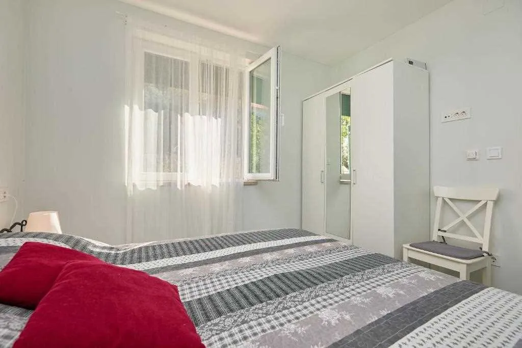 Apartment in Prožura with Sea-View Balcony